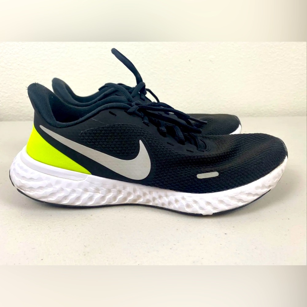 Nike Revolution  Sneakers Shoes Black Fog Volt White Men's Size 9.5 BQ6714-010*
